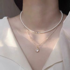 Collier de perles à motifs blancs populaires 2024, pendentif diamant clouté de flocon de neige en argent, design unique et délicatesse élégante - Product Image 4