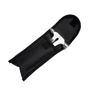 Herramienta de Seguridad de Emergencia Multifuncional Seis en Uno para Vehículos con Función de Rompeventanas - Product Image 1