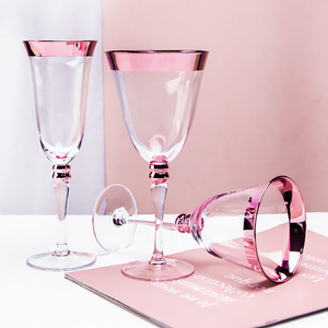 Vente en gros de verres à vin <span class=keywords><strong>rose</strong></span> <span class=keywords><strong>doré</strong></span> design vintage européen avec bordure <span class=keywords><strong>rose</strong></span> clair <span class=keywords><strong>gobelet</strong></span> à logo personnalisé pour restaurant hôtel - Product Image 2