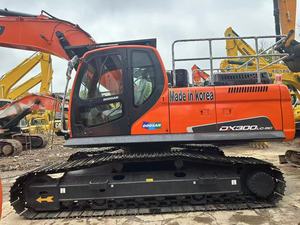Excavatrice hydraulique d'occasion DOOSAN DX300LC-9C de 30 tonnes, de pointe, pour le déchiquetage précis des zones inondées - Product Image 5