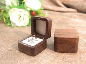Caja de Anillo de Compromiso Cuadrada de 5.5mm, de Madera de Nogal Negro, para Regalo de Boda, Venta al Por Mayor - Product Image 2