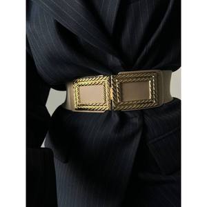 Cinturón elástico para mujer con hebilla dorada en forma de caja, cinturón metálico formal para atuendos elegantes - Product Image 4