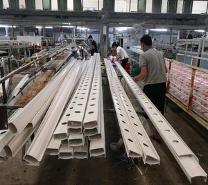 Tunnel économique de serre en plastique pour les <span class=keywords><strong>l</strong></span>égumes avec système d'irrigation goutte <span class=keywords><strong>à</strong></span> goutte - Product Image 3