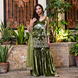 Ensemble Kurti Sharara court en velours vert olive pour femme, broderie Zari lourde, dupatta en organza, micro-coton à séchage rapide - Product Image 1