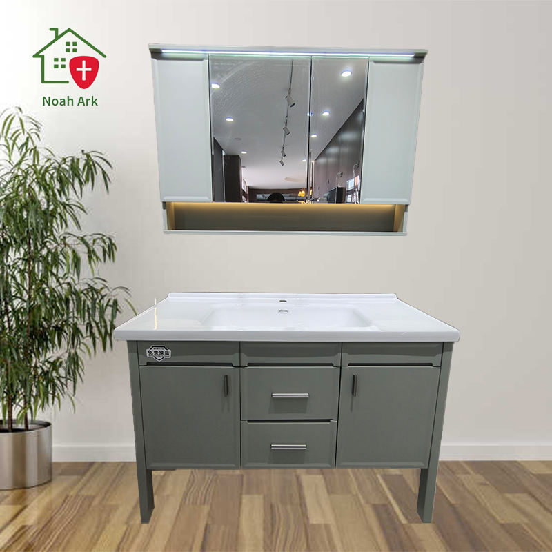 สีเทาเข้ม