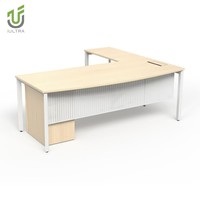 Bureau de direction moderne modulaire durable en forme de L avec armoire de rangement latérale et boîte de gestion des câbles, respectueux de l'environnement