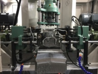 Système de perçage polyvalent : Machine CNC multi-broches à 2 stations pour les opérations de perçage, de taraudage et de perçage multi-axes
