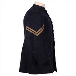 Abrigos Personalizados para Hombre con Decoración en el Cuello y Pliegues en los Hombros, Ropa de Abrigo para Uso en Exteriores - Product Image 4