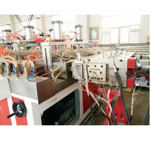 Fournisseur de projet clé en main de machine de panneau de PVC/fabricant professionnel de chaîne de production de porte de WPC