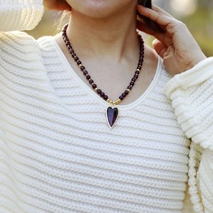 Collier avec pendentif en forme de cœur en labradorite, perles dorées, longue chaîne, bijoux cadeau, accessoire de mode - Product Image 4