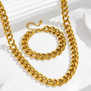 Deslumbrante Bug Mujer Europeo <span class=keywords><strong>Americano</strong></span> Nuevo Estilo Hip-Hop Cadena gruesa Pulsera cubana Moda Punk Acero inoxidable chapado en oro - Product Image 1