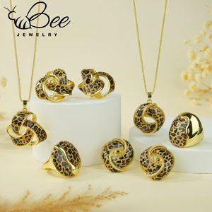Últimos conjuntos de joyería con estampado de leopardo, resistentes al deslustre, impermeables, de latón chapado en oro de 14k, con anillo, collar y aretes para mujeres africanas. - Product Image 1