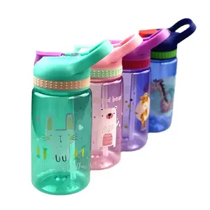 Con cada pisada libre de BPA bebé alimentación de agua potable de plástico/botella de bebé taza