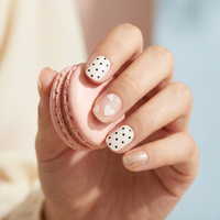 Faux ongles carrés courts nude en ABS à presser avec colle, motif cœur blanc, pois et nœud, brillants et réutilisables pour les doigts, 24 pièces