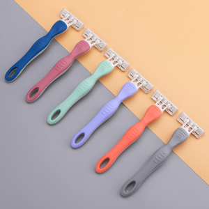 <span class=keywords><strong>Rasoio</strong></span> Usa e Getta a Tre Lame con Manico in Gomma Personalizzato <span class=keywords><strong>per</strong></span> Uomo e Donna - Product Image 6