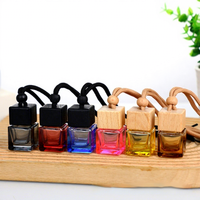 Diffuseur d'aromathérapie en verre personnalisé par le fabricant, flacon carré avec couvercle en bois et sangle de suspension pour parfum de voiture