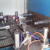 Taraudeuse spéciale à quatre têtes de travail pour deux jeux de boîtes de vitesses synchrones pour radiateur en aluminium moulé sous pression
