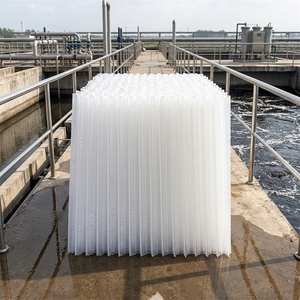 Embalaje de Tubos Inclinados de PVC PP con Estructura de Panal Hexagonal para Medios de Tratamiento de Aguas Residuales - Product Image 1