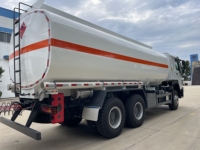 Camion-citerne Sinotruk d'occasion avec transmission manuelle Moteur diesel 6x4 Roue motrice Matériau en acier pour stockage d'huile Vente de Dubaï