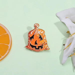 Fabricación Halloween calavera calabaza bolsa de basura cabeza decorativa Metal solapa pines película Horror esmalte suave solapa Pin - Product Image 3