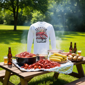 Maglietta a maniche lunghe Louisiana Crawfish, girocollo unisex, con grafica a tema frutti di mare della cultura cajun - Product Image 2