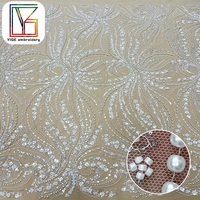 Tissus en dentelle de tulle brodés de fleurs 3D à la vente chaude, tissus en dentelle de maille perlée de luxe avec des paillettes pour robes de mariée