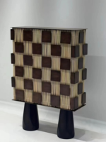 Armoire à vin au design artistique et créatif, motif à carreaux, armoire à vin stratifiée, vitrine d'entrée demi-hauteur à double porte
