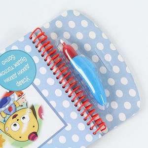 Venta al por mayor reutilizable <span class=keywords><strong>PC</strong></span> niños tablero de dibujo garabatos libro de pintura con pluma libro de agua mágica <span class=keywords><strong>para</strong></span> Unisex aprendizaje y juego - Product Image 3