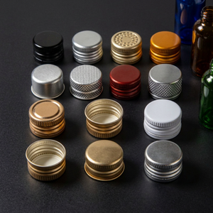 Bouchon personnalisé avec logo en relief pour flacon en verre borosilicate à ouverture à clapet en aluminium et plastique, 3 ml, 5 ml, 10 ml, 30 ml - Product Image 1