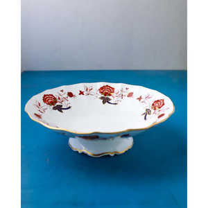 Gabriella P. Support avec des fleurs rouges, outils élégants pour la présentation de desserts et de gâteaux - Product Image 4