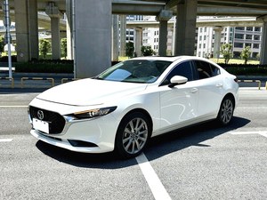 Mazda 3 Axela 2.0L Premium Auto Sedan Usata Scontata 2023 - Berlina Familiare Elegante a Basso Costo per l'Esportazione - Product Image 2