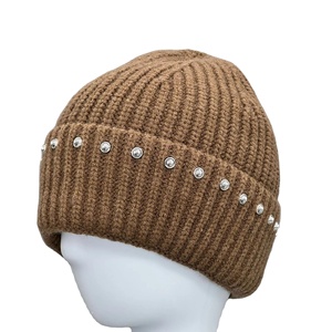 Gorros de punto Jacquard de invierno para mujer con logotipo personalizado Mezcla de lana cálida Lazos digitales Bordado 3D de moda para uso en la playa - Product Image 1
