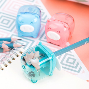 Deli Pig Pencil Sharpener 0587 Plastic Cute Design For Kids And Office Use - Product Image 2