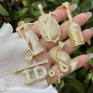 Collana Serie Religiosa Dio della Morte in Rame Placcato Oro 18K con Zirconio Elettroplaccato - Stile Classico Minimalista - Product Image 1