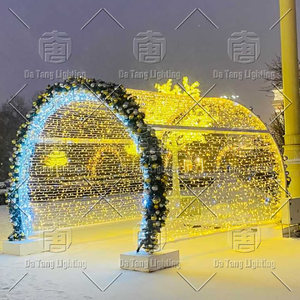 Grand tunnel lumineux LED de Noël avec des arches répétitives pour les allées longues et des décorations de fêtes continues - Product Image 2