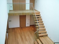 Escalier flottant sur mesure, escalier droit moderne en bois, marches en bois massif pour cuisine extérieure, hall, couleurs personnalisées