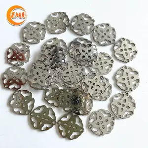 أفضل بيع عالية الجودة لامعة الذهب مطلي اثنين من الثقوب النحاس مخصصة شعار معدني التسمية للملابس لخياطة - Product Image 2