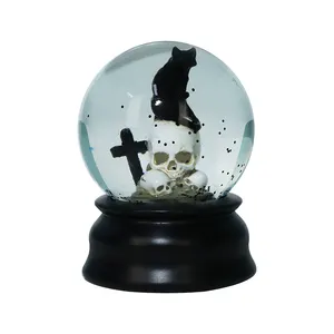 Hersteller Großhandel Custom Snow Globe Geschenke & Crafts Harz Figur Insert Snow Globe Ornamente auf Halloween & Weihnachten