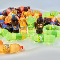 Mini-bouteilles de boissons de simulation de styles variés, petites bouteilles de vin phosphorescentes, jouets alimentaires miniatures, accessoires DIY en résine époxy