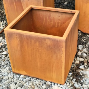 Grand bac à fleurs rectangulaire ou rond en acier corten, utilisé comme jardinière moderne d'extérieur - Product Image 3