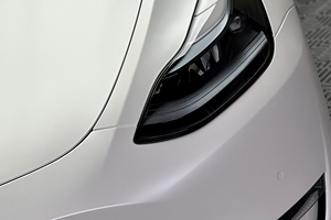 Rollo de Vinilo para Automóviles, Color Blanco Cerámico, PET de Alto Brillo, Autoregenerable, Antiarañazos, 7.5mil, Rollo de Película para Cambio de Color Automotriz de Carrocería Completa - Product Image 6