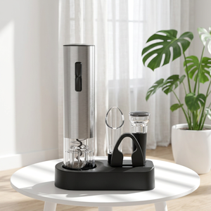 Ensemble cadeau ouvre-bouteille électrique rechargeable USB-C avec verseur, bouchon à vide et coupe-capsule, outil de bar minimaliste sur support noir - Product Image 4