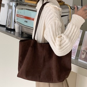 Bolso Tote de Gamuza para Otoño/Invierno, Gran Capacidad, Color Marrón, Estilo Minimalista, para Uso Diario, Bolso de Mano y de Hombro - Product Image 1