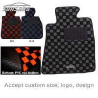Tapis de voiture personnalisé à motif drapeau à carreaux rouge et noir