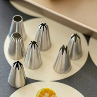 Großhandel Torten- und Keks-Dekorationswerkzeuge Edelstahl Weihnachts-Spritztüllen Tortendekorations-Spitzen-Set Spritztüllen