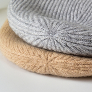Hiver 100% <span class=keywords><strong>Bonnet</strong></span> en laine mérinos pour femmes Chapeaux tricotés avec logo personnalisé Bonnets d'hiver en laine mérinos avec tête de mort Chapeaux à manchettes - Product Image 2