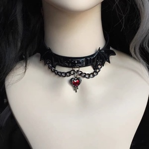 Collar Gargantilla de Cuero Punk con Alas de Demonio Góticas, Estilo Subcultura Dark Cross, Fabricante - Product Image 2
