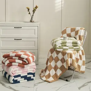 2023 vendita calda all'ingrosso Plaid Super Soft Chunky Checkerboard coperta lavorata a maglia in microfibra per l'inverno QPG