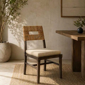 Chaise de salle à manger contemporaine en teck massif avec dossier en rotin tressé, rembourrée, durable, pour l'extérieur, idéale pour restaurants, hôtels et villas. - Product Image 1
