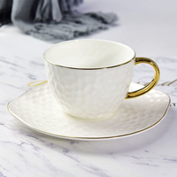 Tasse à expresso moderne en porcelaine fine blanche à relief, bord doré, avec soucoupe, idéale pour les cafés, les fêtes, la maison et les mariages